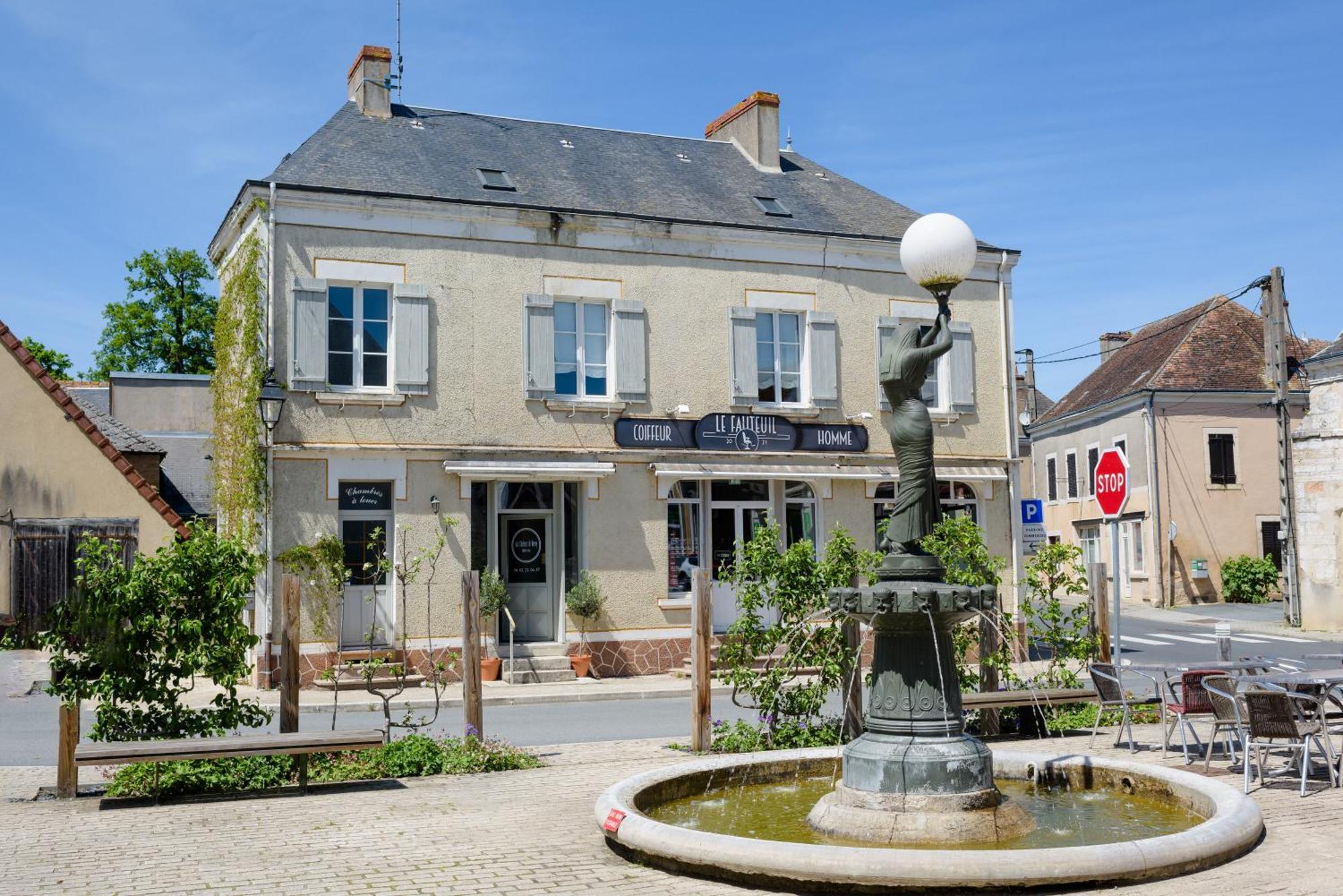 Hotel Aux Couleurs De Neuvy Exterior foto